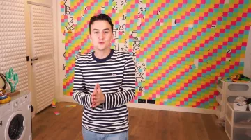 Le pull marinière Kitsuné de Hugo Posay dans CE JEU DÉTRUIT DES AMITIÉS : OUI ou NON (feat. FASTGOODCUISINE, TSEW THE KlD & CÉDRIC)