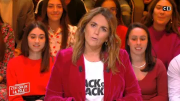 The t-shirt back on black by Valerie Benaim in It is that of the tv !