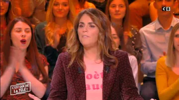 The suit Jacket of Valerie Benaim in It is that of the tv !