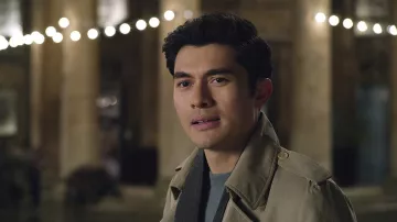 Dark Gray Scarf worn by Tom (Henry Golding) in Last Christmas