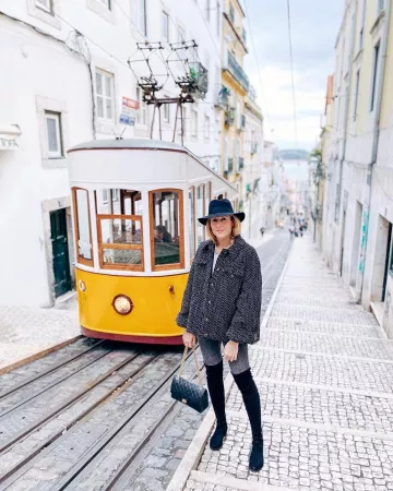Le manteau Andy de Bash porté par Charlène sur le compte Instagram de @thebabooshka