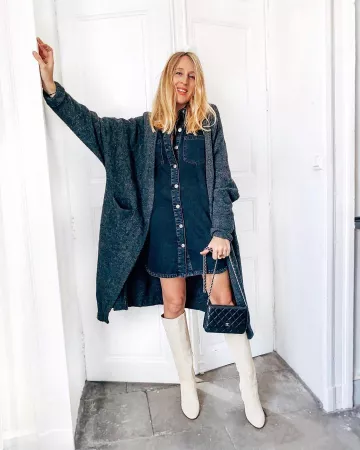The high boots light gray to Charlene on the account Instagram of @thebabooshka