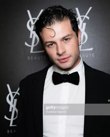 Black Velvet Blazer de marc Ferrero sur l'Instagram account @iconize