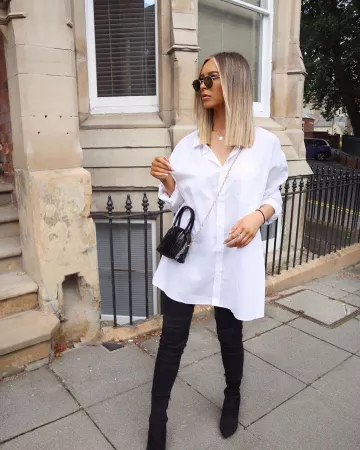 Gafas de sol redondas en oro de Alexx Coll en la cuenta de Instagram @alexxcoll