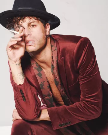 Chaqueta Borgoña Siut de Marco Ferrero en la cuenta de Instagram @iconize