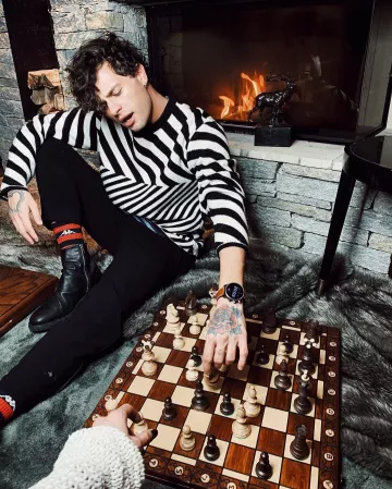 Smartwatch negro de Marco Ferrero en la cuenta de Instagram @iconize