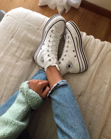 Blue Sweater of Maria Teresa Valdes on the Instagram account @marvaldel