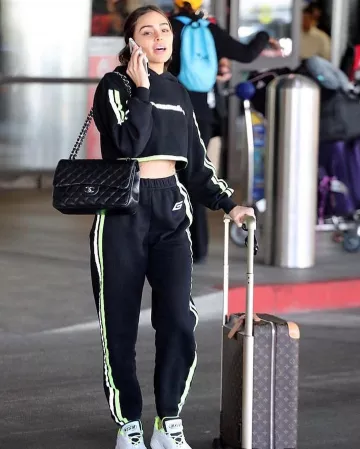 Chanel Quilted Flap Xl Sac porté par Olivia Culpo l'Aéroport de los angeles le 12 novembre 2019
