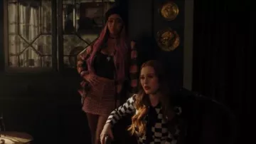 Comme des Garcons Noir et Blanc de Vérifier Jacquard Pull en Laine porté par Cheryl Fleur (Madelaine Petsch) à Riverdale Saison 4 Épisode 6