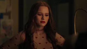 Red Valentino Coeur en Cachemire Mélange Intarsia Chandail porté par Cheryl Fleur (Madelaine Petsch) à Riverdale Saison 4 Épisode 6