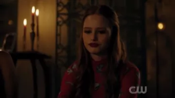 Rag & Bone Rouge Imprimé Shaw col Roulé porté par Cheryl Fleur (Madelaine Petsch) à Riverdale Saison 4 Épisode 6