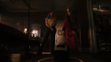  Lilith -3 Bottes portées par Toni Topaze (Vanessa Morgan) dans Diva Saison 4 Épisode 6