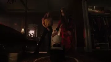 Topshop Noir Lavé Noir, Boucle ardillon Jamie Jeans portés par Toni Topaze (Vanessa Morgan) dans Diva Saison 4 Épisode 6