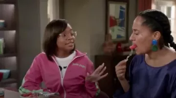 Palm Angels Pink Icecream Edition Skull Track Jacket usada por Diane Johnson (Marsai Martin) en negro Temporada 6 Episodio 7