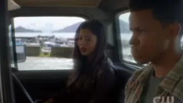 Iro Violet Ashville Veste en Cuir portés par la Géorgie 'George' Fan (Léa Lewis) dans Nancy Drew Saison 1 Épisode 6