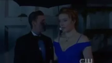 Autorretrato Vestido azul de Bardot usado por Nancy Drew (Kennedy McMann) en Nancy Drew Temporada 1 Episodio 6