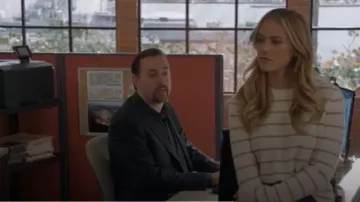 Suéter de cachemira a rayas Vince usado por Ellie Bishop (Emily Wickersham) en NCIS Temporada 17 Episodio 07