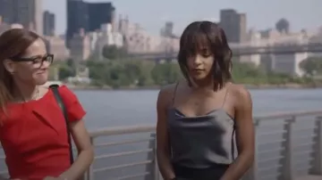 Fleur Du Mal Metallic Frey Cowl Camisole usada por Edie Palmer (Megalyn Echikunwoke) en Almost Family Temporada 1 Episodio 4