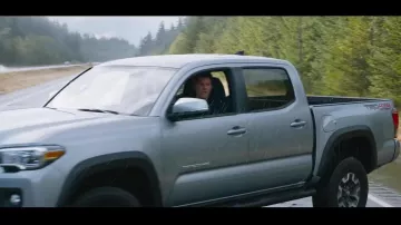 2019 Toy­ota Taco­ma driven by Tom Wachowski (James Marsden) in Sonic the Hedgehog