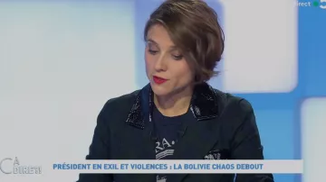 La chaqueta recta y corta a cuadros de Mélanie Taravant en el 14.11.2019