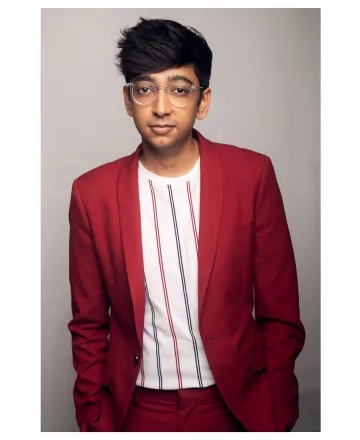 Topman Bright Red Skinny Suit Jacket usado por Nik Dodani en la cuenta de Instagram @nikdodani