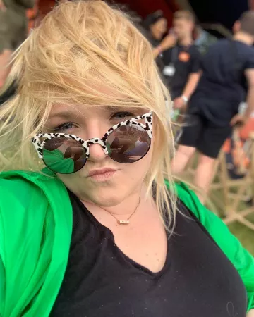 Sunglasses Vans Window Pane of Lola Dubini on the account Instagram of @loladubini