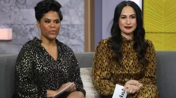 H&m Bal­loon-sleeved Dress worn by Marci on The Loop November 12, 2019