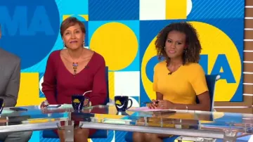 Mini vestido ocre acanalado de la Reforma usado por Janai Norman en Good Morning America 13 de noviembre de 2019