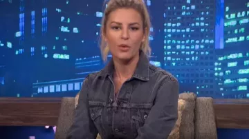 Helmut lang Femme boutonnée à Manches Longues, Mini-Robe en jean porté par Morgan Stewart sur E! News Le 12 Novembre 2019