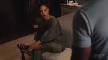 Donald Pliner Fou imprimé Serpent Sandal porté par Beth Pearson (Susan Kelechi Watson), C'Est à Nous de l'Épisode 7 de la Saison 4