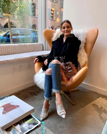 Sudadera de punto Zara con apliques usada por Olivia Palermo Instagram noviembre 10, 2019
