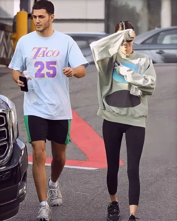 Adidas Lx­con Dart Frog Sneak­ers worn by Kendall Jenner Tocaya Organica November 14, 2019