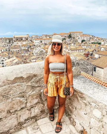 Brodery Flippy Skirt de Danielle French en la cuenta de Instagram @itsdaniellesjourney