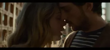 The t-shirt marinière worn by James Frey Aaron Taylor-Johnson in the movie A million little pieces 