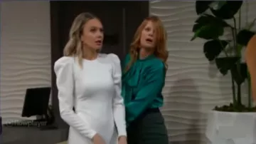 Calvin klein Puff Manches de la Crème de la Robe portée par Abby Newman (Melissa Ordway) comme on le voit sur les Jeunes et Les Agités 13 novembre 2019