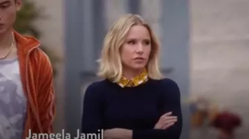 Monki Jaune mouton imprimer coupe décontractée chemisier porté par Eleanor Shellstrop (Kristen Bell) à La Bonne Place Saison 4 Épisode 8