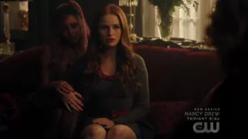 H&M Jupe Plissée en Grey/Plaid porté par Cheryl Fleur (Madelaine Petsch) à Riverdale Saison 4 Épisode 6
