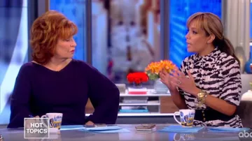 C par Bloomingdale Ballon Manches en Cachemire Chandail porté par Joy Behar sur Le point de Vue le 14 novembre 2019