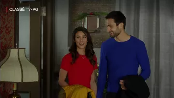Blue sweater Shane (Scott Cavalheiro) in A Christmas crunch