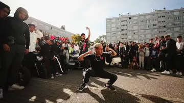 Le maillot de la Juventus Noir porté par Larry dans Larry - Woin Woin (Clip officiel) ft. RK