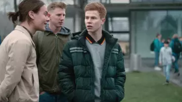 Jacket beige Marvin (Béla Gabor Lenz) in Us, The Wave (S01E01)