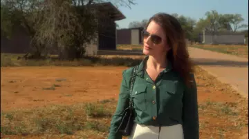 Les lunettes de soleil de Kate (Kristin Davis) dans Un safari pour Noël