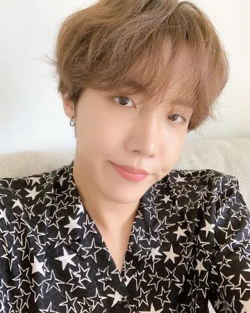 The t-shirt shirt star worn by J-Hope, on the account Instagram of @bts_jhope