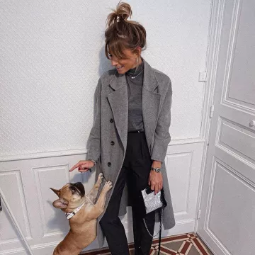 Le mini sac frange et strass Maje porté par Anne-Sophie   sur le compte Instagram de @larmoiredesoso 