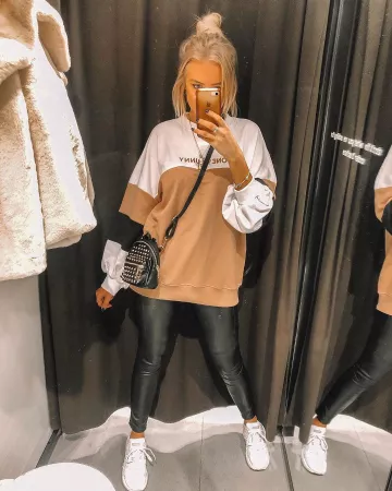 En Cuir noir Pantalon de Helena sur l'Instagram account @helenacritchley