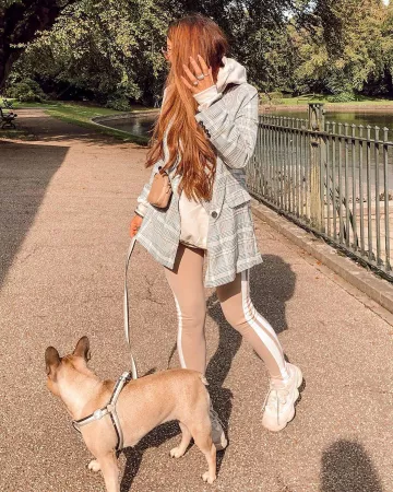 Bolso de hombro de cuero de becerro de Beth Bartram en la cuenta de Instagram @beth_bartram