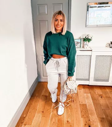 Zapatilla de gran tamaño de Danielle French en la cuenta de Instagram @itsdaniellesjourney