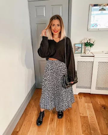 Falda mono leopardo con estampado Danielle French en la cuenta de Instagram @itsdaniellesjourney