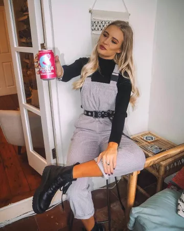 Asos Black Boots of Helena en la cuenta de Instagram @helenacritchley