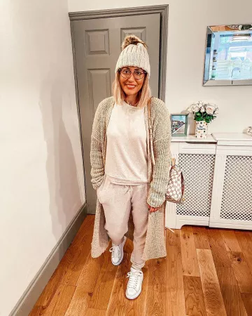 Beanies Beige de Danielle French en la cuenta de Instagram @itsdaniellesjourney
